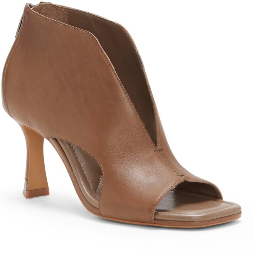 Vince Camuto Women Jesilia Taupe Leather Zipper Ankle Booties